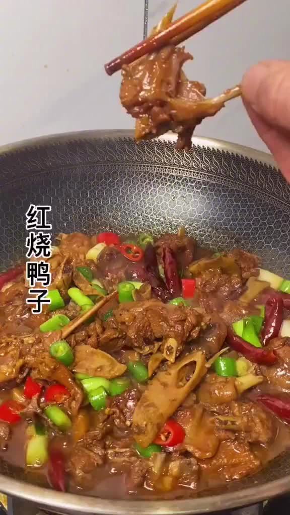 红烧鸭子这样做,软烂入味,不腥不柴,特别好吃,做法也特别简单~