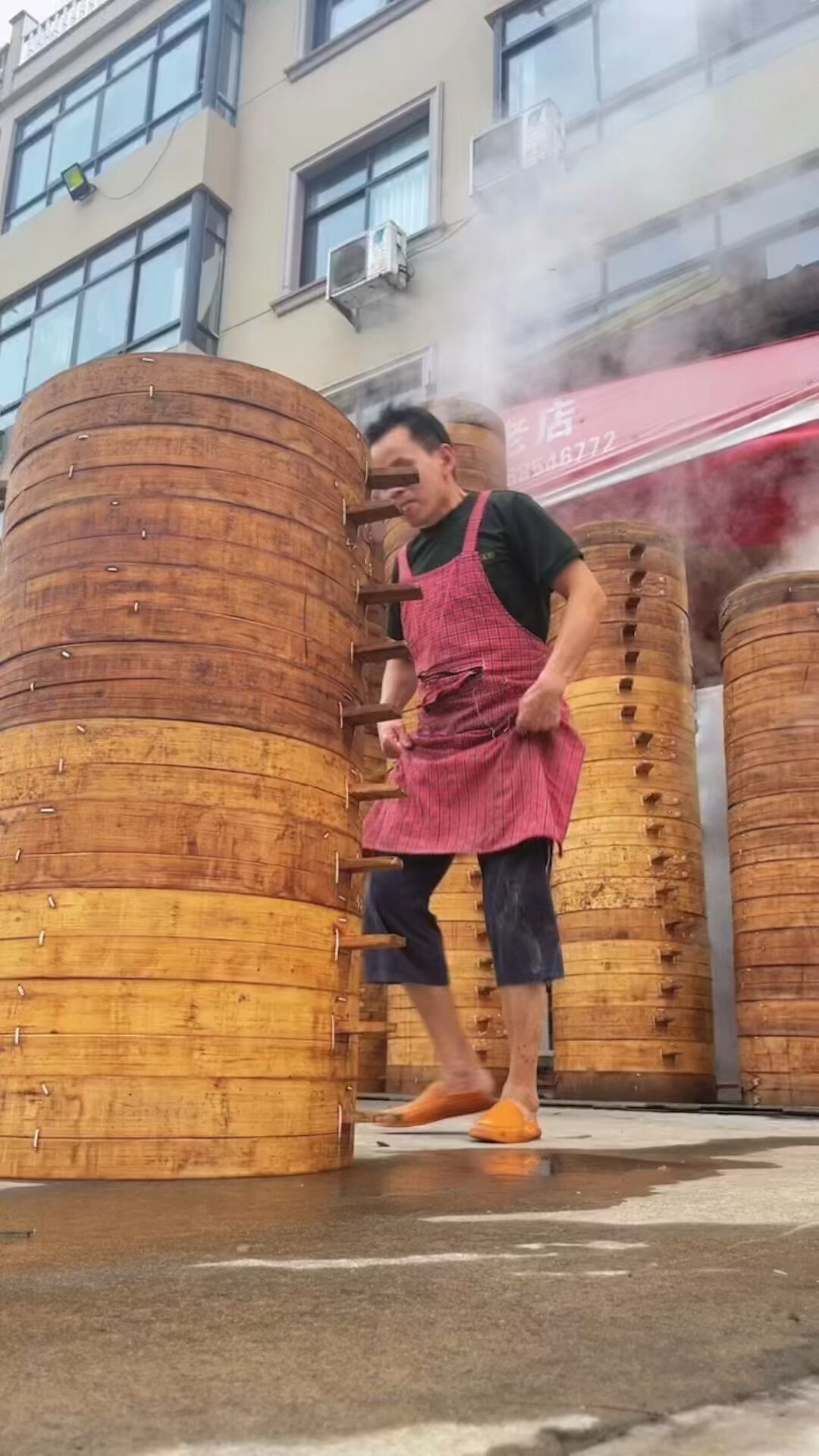 一家延续传统蒸了三代的巨无霸大馒头