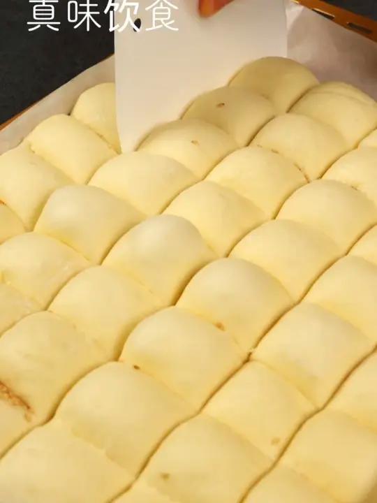 不难又倍儿成功的面包做法 冰牛奶225克  鸡蛋1个  白砂糖30克  盐3克  耐高糖酵