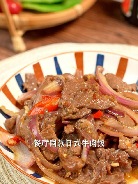 洋葱炒牛肉怎么才能做的跟餐厅一样好吃?教你轻松搞定无敌下饭～虽然不是那种加热就能吃的,但是