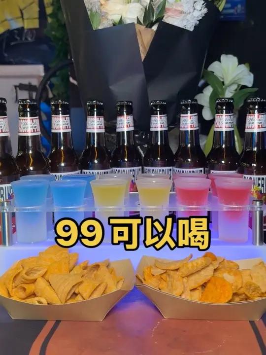 12瓶啤酒,12支小鸡尾酒,2份小吃,只要2位数,安排!