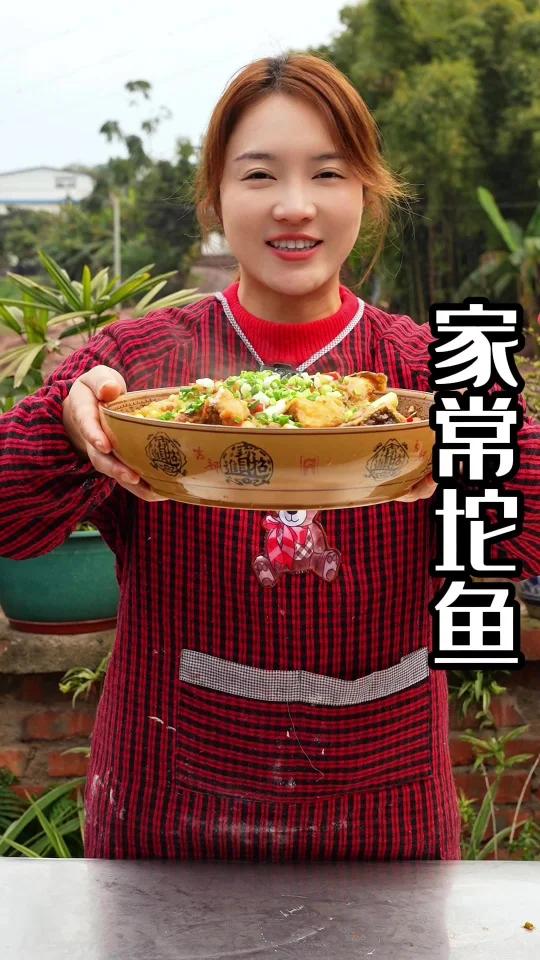 我爸爸在家做了几十年的传统坨鱼老做法,简单易学,鱼肉鲜嫩多汁,外皮松软入味,真的太好吃了,