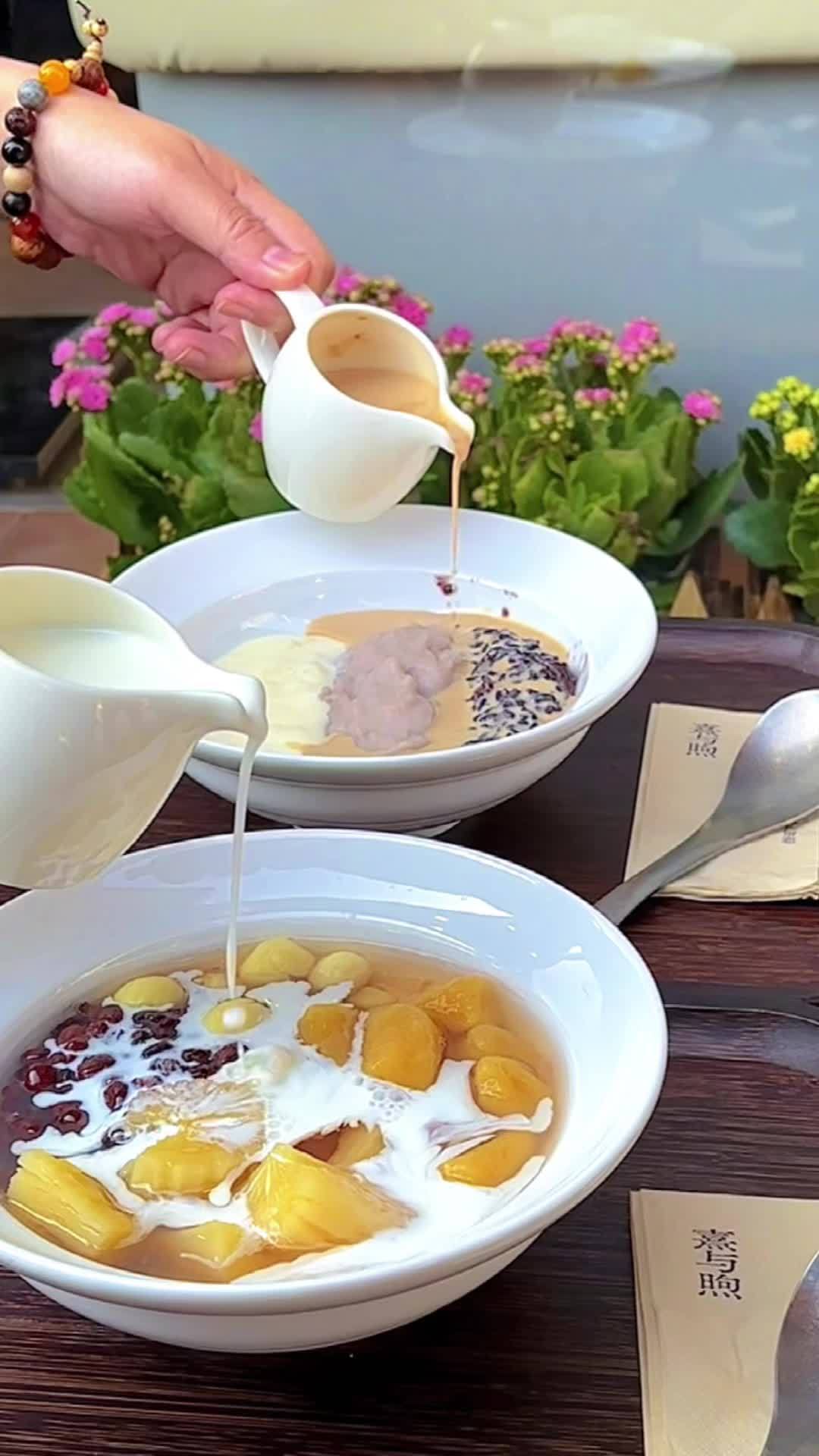 济南的糖水铺子越来越多啦!你喜欢哪家呀 自制焦糖海盐榛子蛋糕 济南糖水铺 济南美食 宽厚里