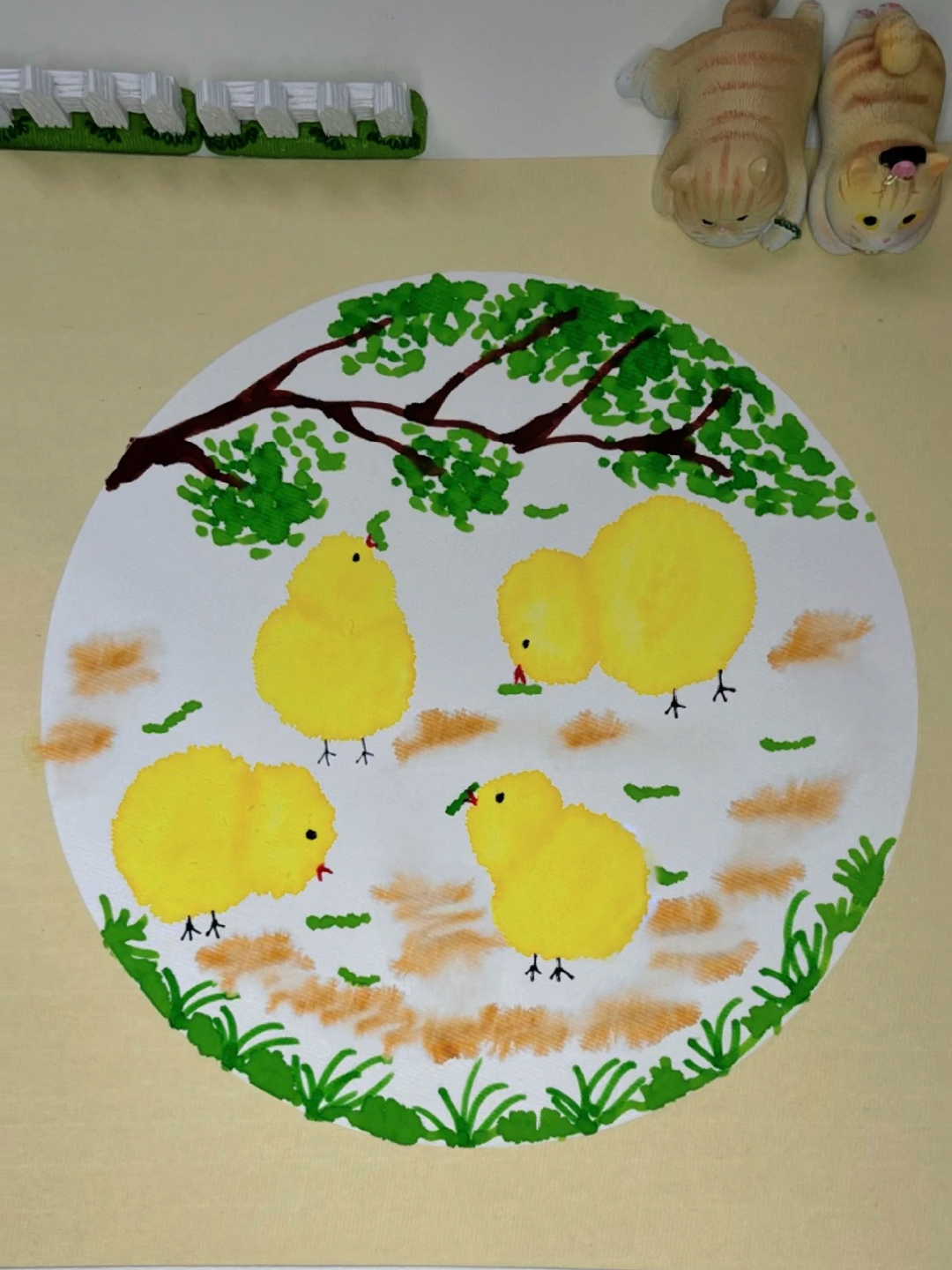小鸡吃虫晕染画