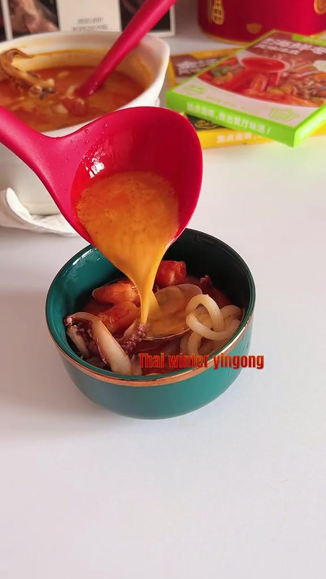 自制泰式冬阴功海鲜汤!