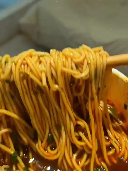 解放桥牛诸葛襄阳牛肉面牛杂面6桶整箱非油炸好物推荐牛肉面牛杂面R