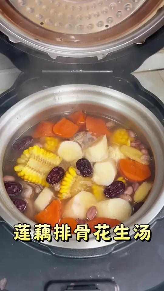 秋藕养人,秋冬季节很适合来上一碗莲藕花生排骨汤,快给家人安排吧