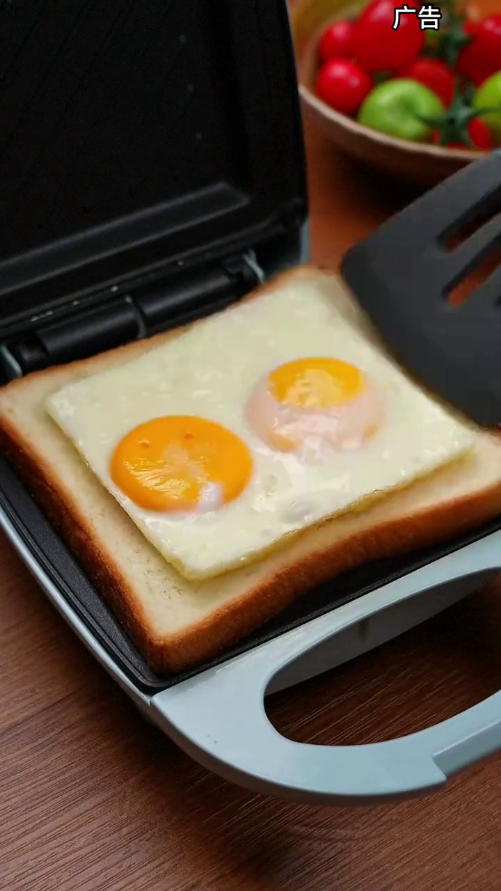 十分钟就能搞定的早餐 有菜有肉又有蛋 营养丰富 孩子爱吃 早餐 三明治 早餐机 三明治机