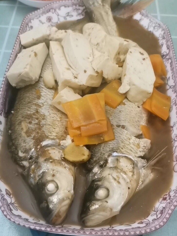 晚饭岛子鱼烧豆腐、老黄瓜汤酸爽