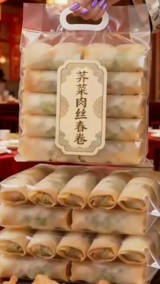  又到了吃春卷的时候了,自己在家做太麻烦了,所以我经常买这个苏阿姨荠菜肉丝春卷,它是地道的