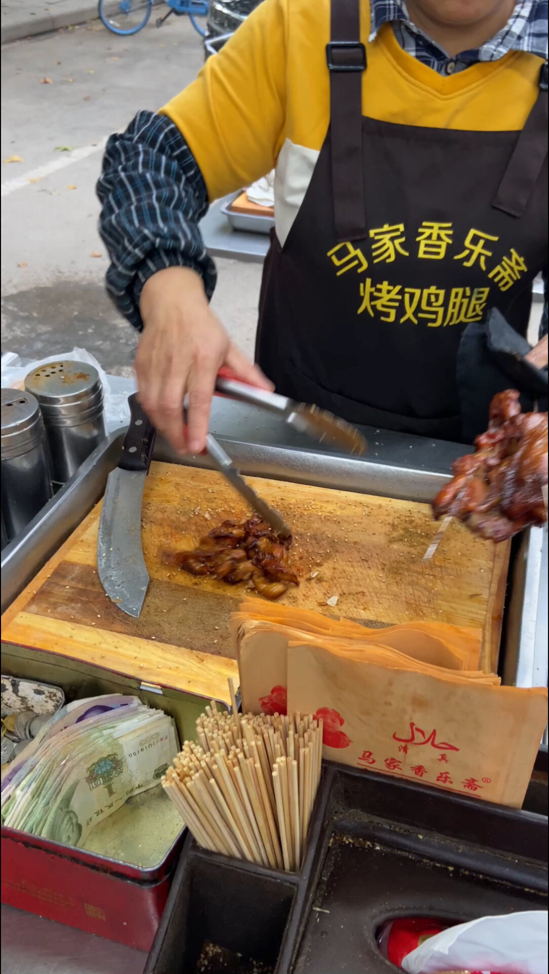 开封美食|实拍河大西门马记鸡腿饼