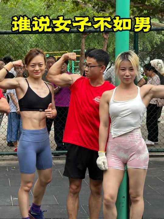 弘扬非遗宫廷盘杠,带领大家用盘杠中的动作强身健体,看着大家的进步我很欣慰