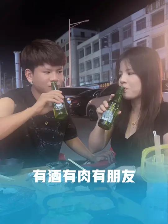 有一天我会发迹,我就买汽车带你到南京路上兜风,买大轮船带你游黄浦江,我到美大百货买最好的法