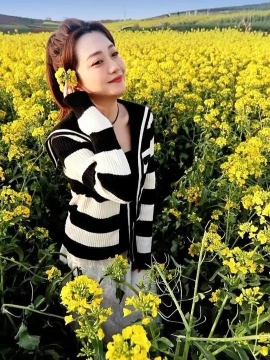 走入邦淇菜籽油基地,定格春日里最动人的风景。