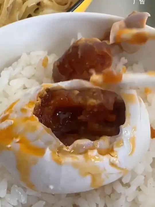 这个咸鸭蛋个大又个个流油而且还不咸