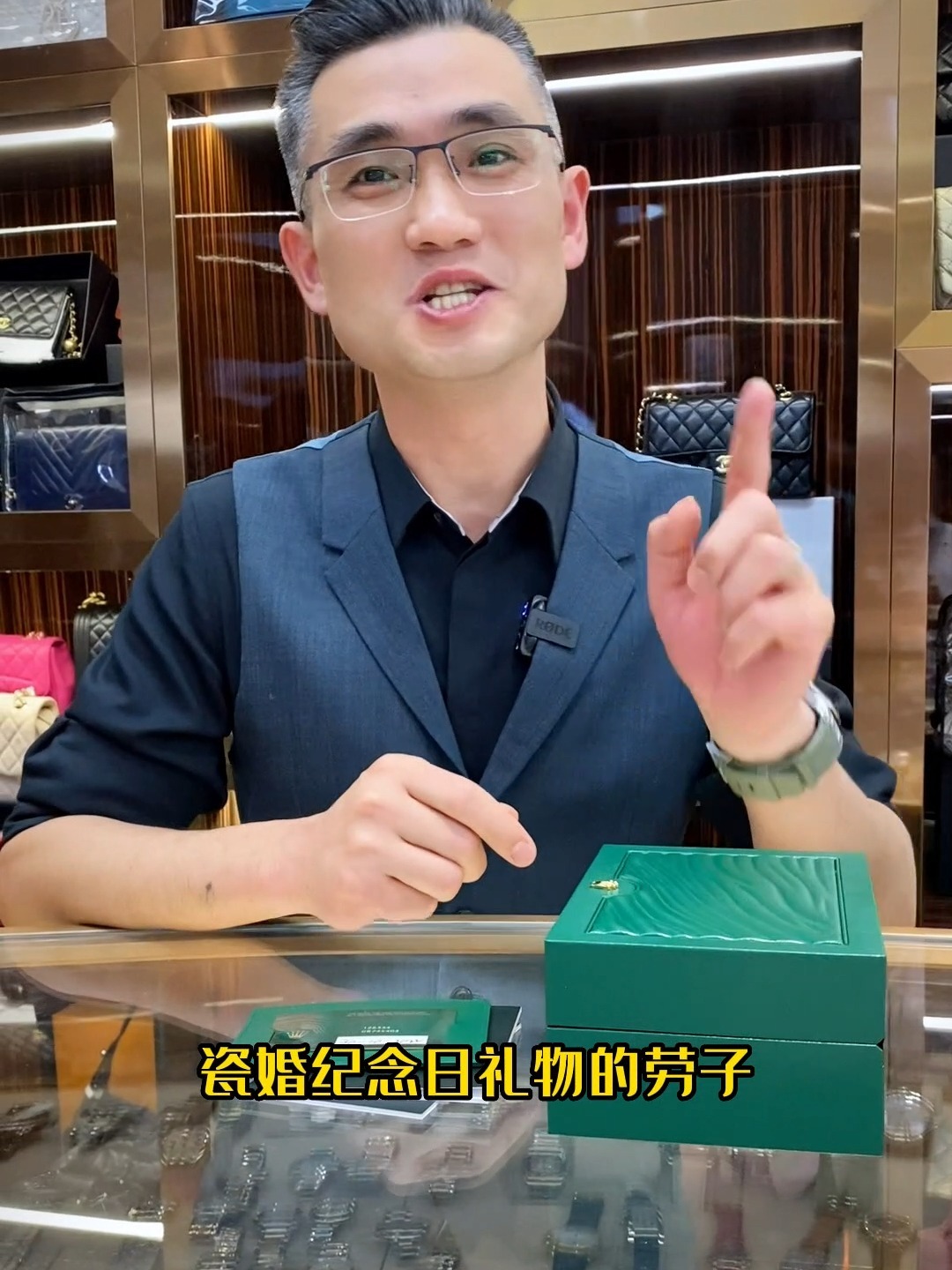 女士为相识30年,结婚20年先生的瓷婚礼物!