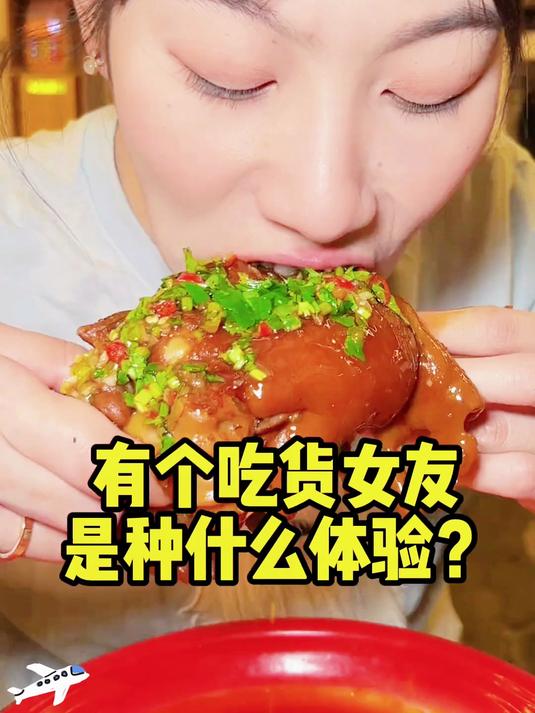 吴半饱成都巷子里的爆辣火锅!众人围观?