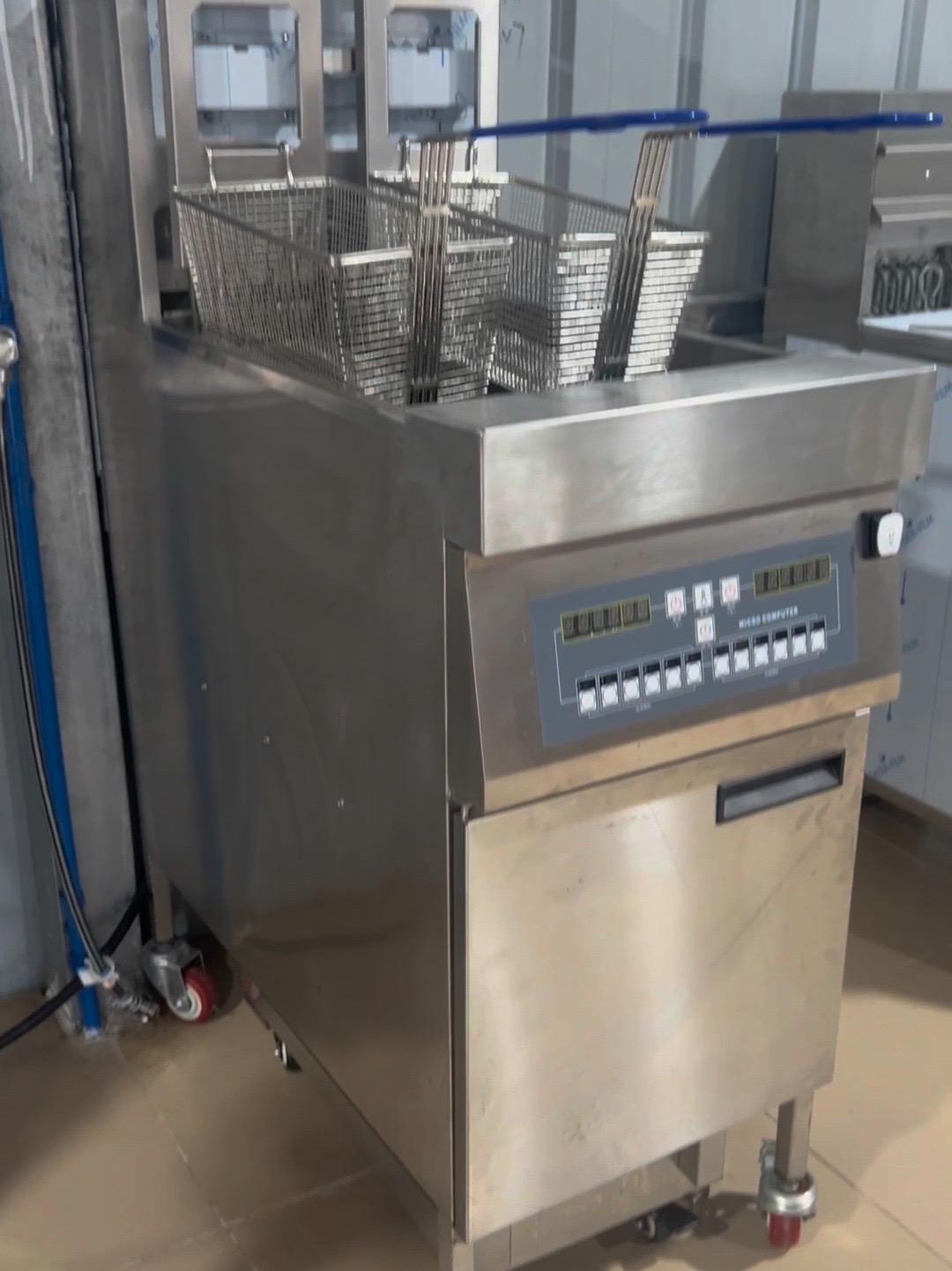 阿迪宝全自动升降带滤油车电脑版炸炉,12道菜单定时定温,滤油完可以把油抽回炸炉的油缸中,省