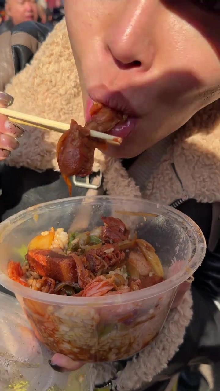 四个配菜加红烧肉这个价格了?沈阳美食