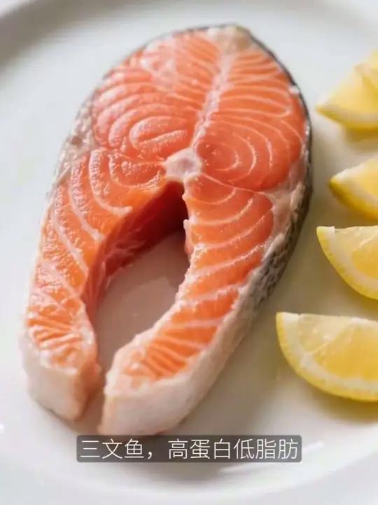 想减肥吃海鲜 小云雀AI海鲜是一种高蛋白、低脂肪的优质食材,比如三文鱼、鳕鱼、虾、扇贝等。