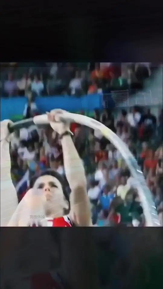 超模爱宠顶配渴望  在撑杆跳的赛场上,一位美女吸引了所有人的目光。她身姿婀娜,肌肉线条优美