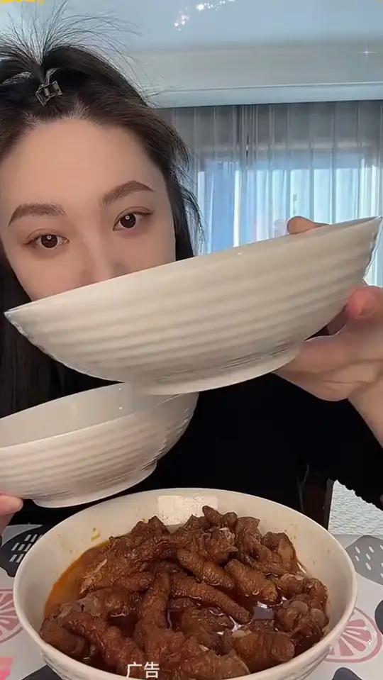 真没想到这价到手6个7英寸的盘子加厚陶瓷的,盛菜吃面喝汤都可以!