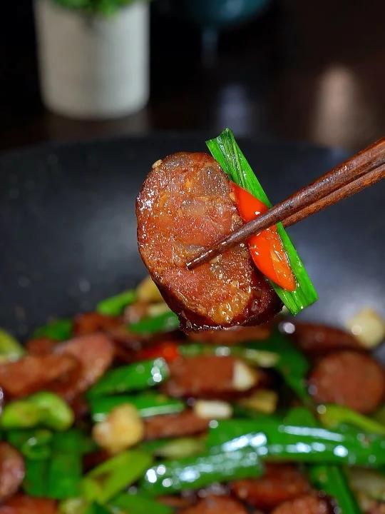 蒜苗炒腊肠