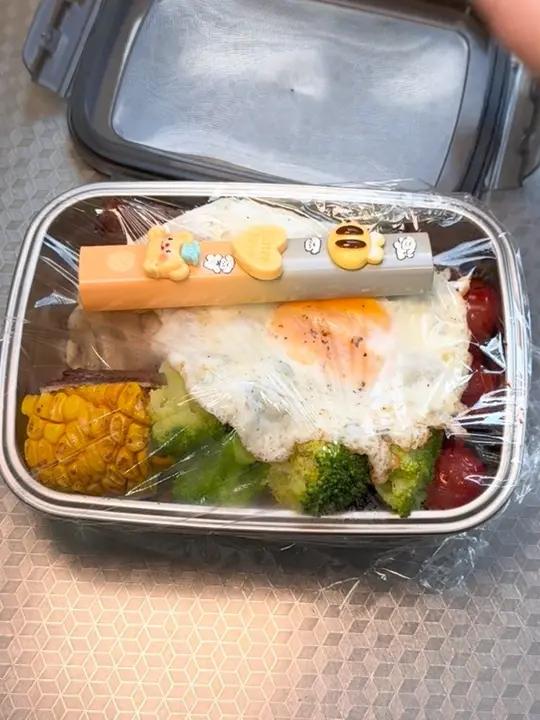 今天吃羊排黑胡椒意面椒盐玉米 午餐便当上班带饭吃什么羊排520吃什么