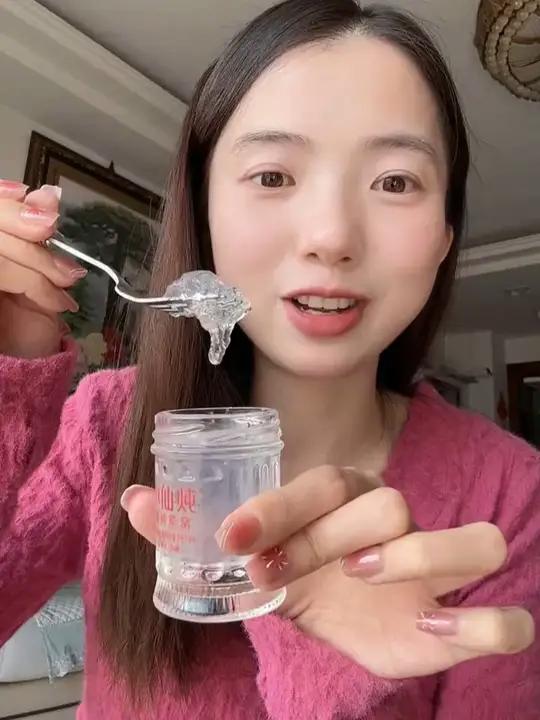 不愧是 小仙炖鲜炖燕窝比自己炖的方便好吃！每周现炖冷鲜配送，25+的姐妹真的可以试试！小仙