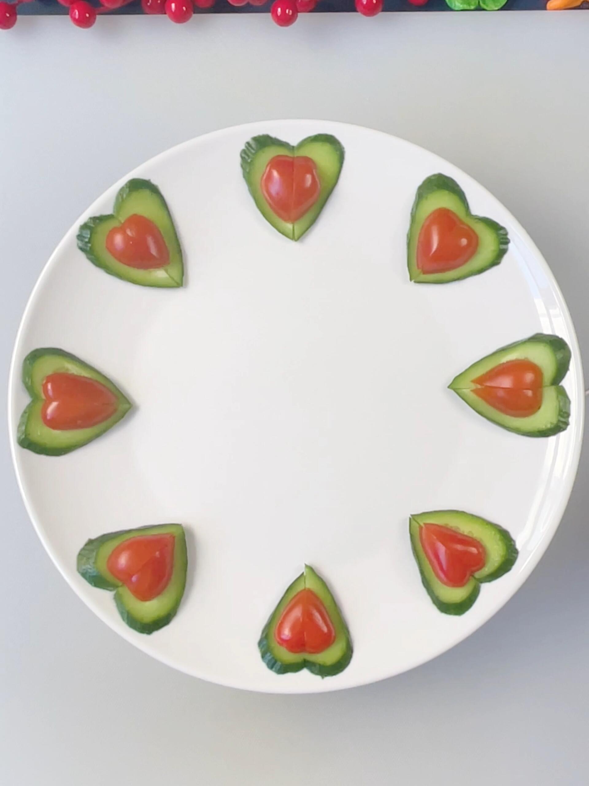 创意水果拼盘创意盘饰简单又好看的创意摆盘技巧黄瓜小圣女果爱心