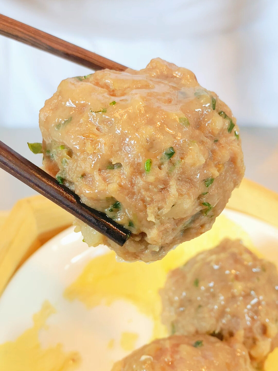 广式点心牛肉烧卖这样做,味道浓郁,爽滑好吃