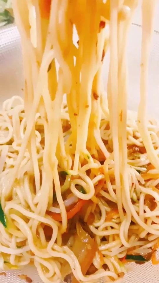 馋哭你的小炖肉「流泪」香甜口味的卤肉饭吃腻了?那就试试酸爽口味的小炖肉吧!用来拌面、拌饭都