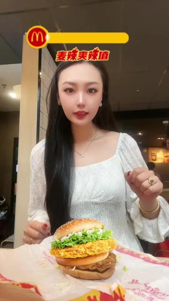 麦当劳三星堆 麦当劳 要说汉堡的经典口味 那还得是麦辣鸡腿汉堡 好吃的根本停不下来!