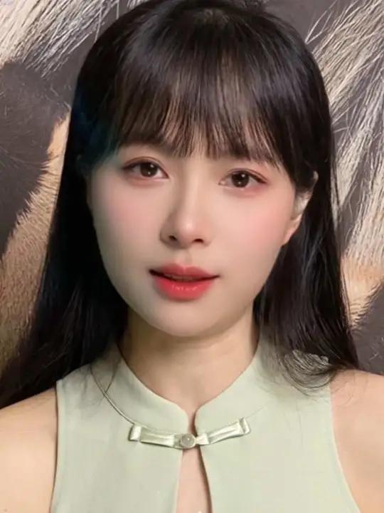 小时候觉得苦难中成长的励志故事非常伟大，长大后会发现其实很多都是不必要刻意去经历的。梅花香