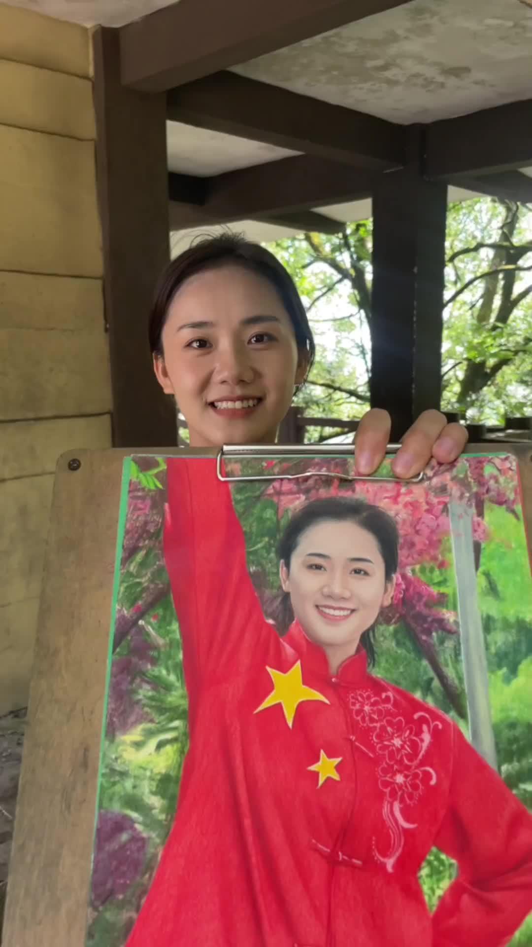 伸手不打笑脸人,这是我画的彩铅画,哥哥姐姐嘴下留情,多些鼓励 手绘画 定制画 接单中