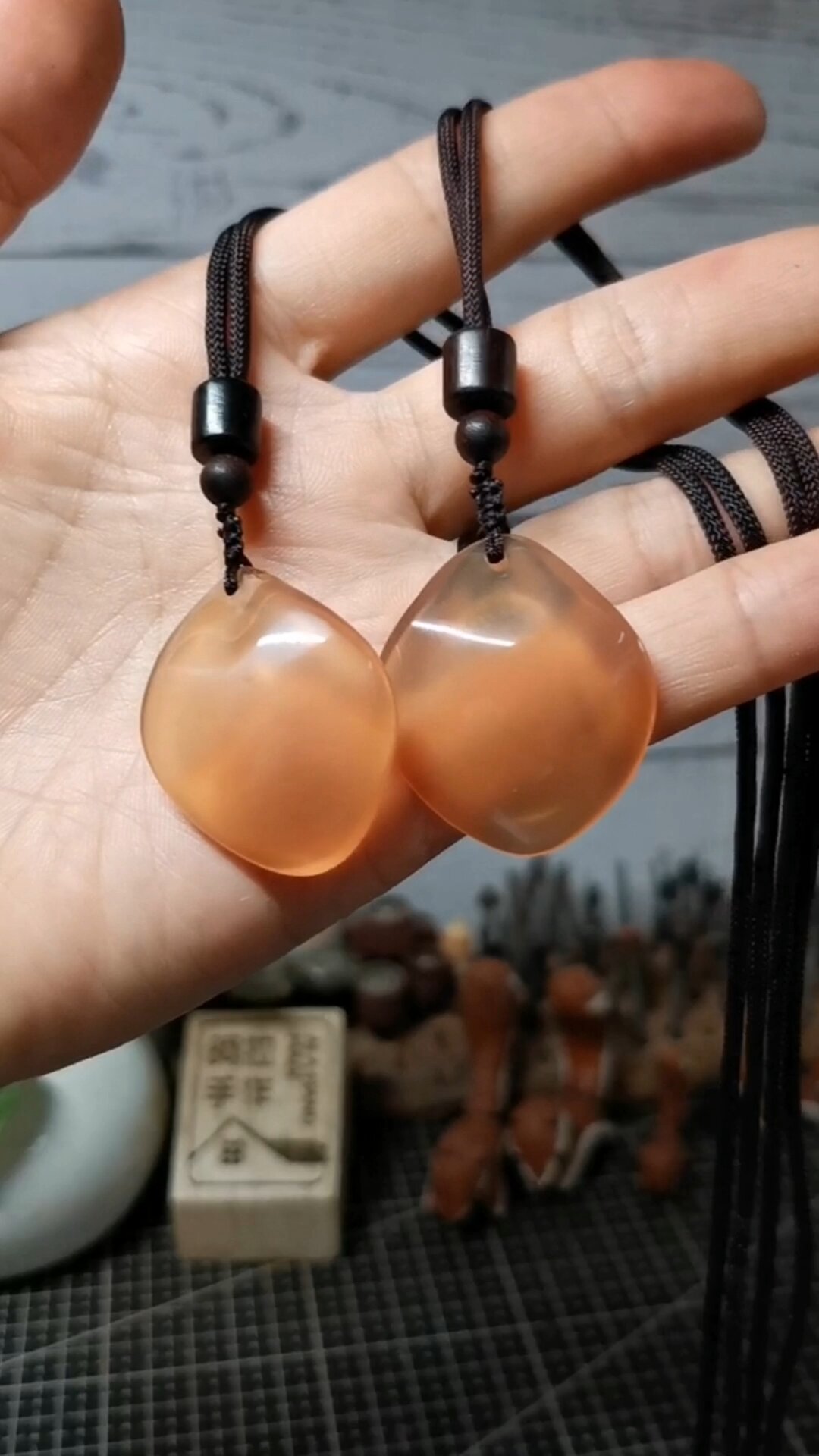 30秒教你如何制作青鱼石吊坠