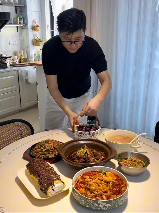 点菜点菜今天做了巧克力卷和无骨鸡爪