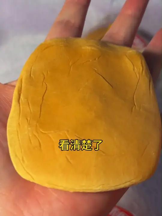 肯定不止我一个人喜欢把面包拍扁了吃!达利园小面包压扁 深夜偷吃 美食趣胃计划 小窝偷吃日记