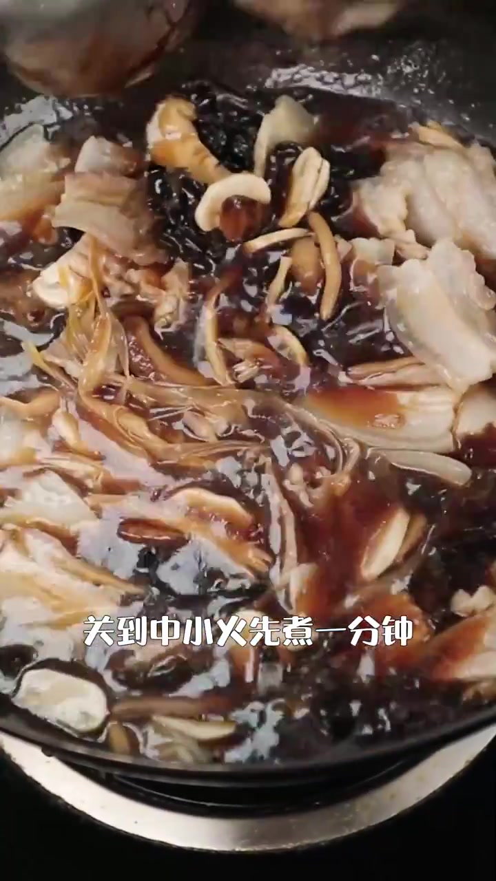 地道正宗的老北京打卤面,不仅仅只有到炝锅是灵魂