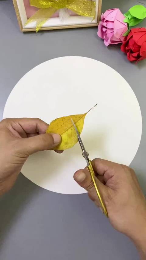 都来耍 和孩子一起用秋天的树叶,做漂亮的小金鱼手工贴画吧。(来源:手工实用DIY)