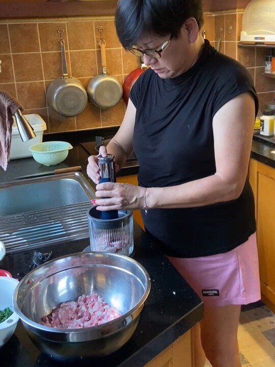 家常又美味的上海美食!荠菜肉大馄饨!