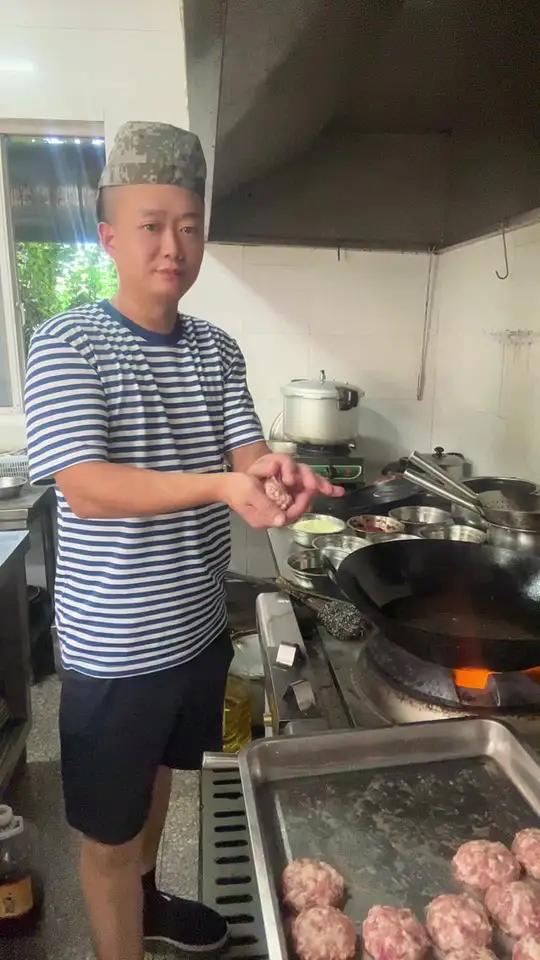 红烧狮子头 来个手工狮子头