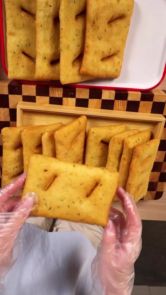 美味的鲜葱油饼,早晨给孩子几分钟做一份美味的早餐,快来试试吧