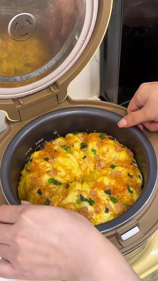 免揉面家有电饭煲就能做葱花肉松芝士面包