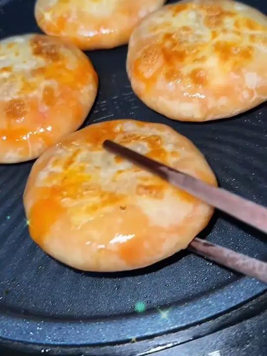 家里有孩子的或者没时间做早饭的,你就备点这个 奥尔良鸡肉馅饼 做法简单还好吃