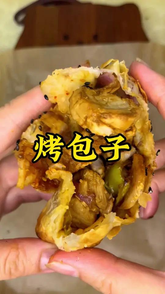 空气炸锅烤包子 邪修真的省了太多钱,土豆片当烤架,手抓饼当烤包子面皮,味道也一级棒#抖音美
