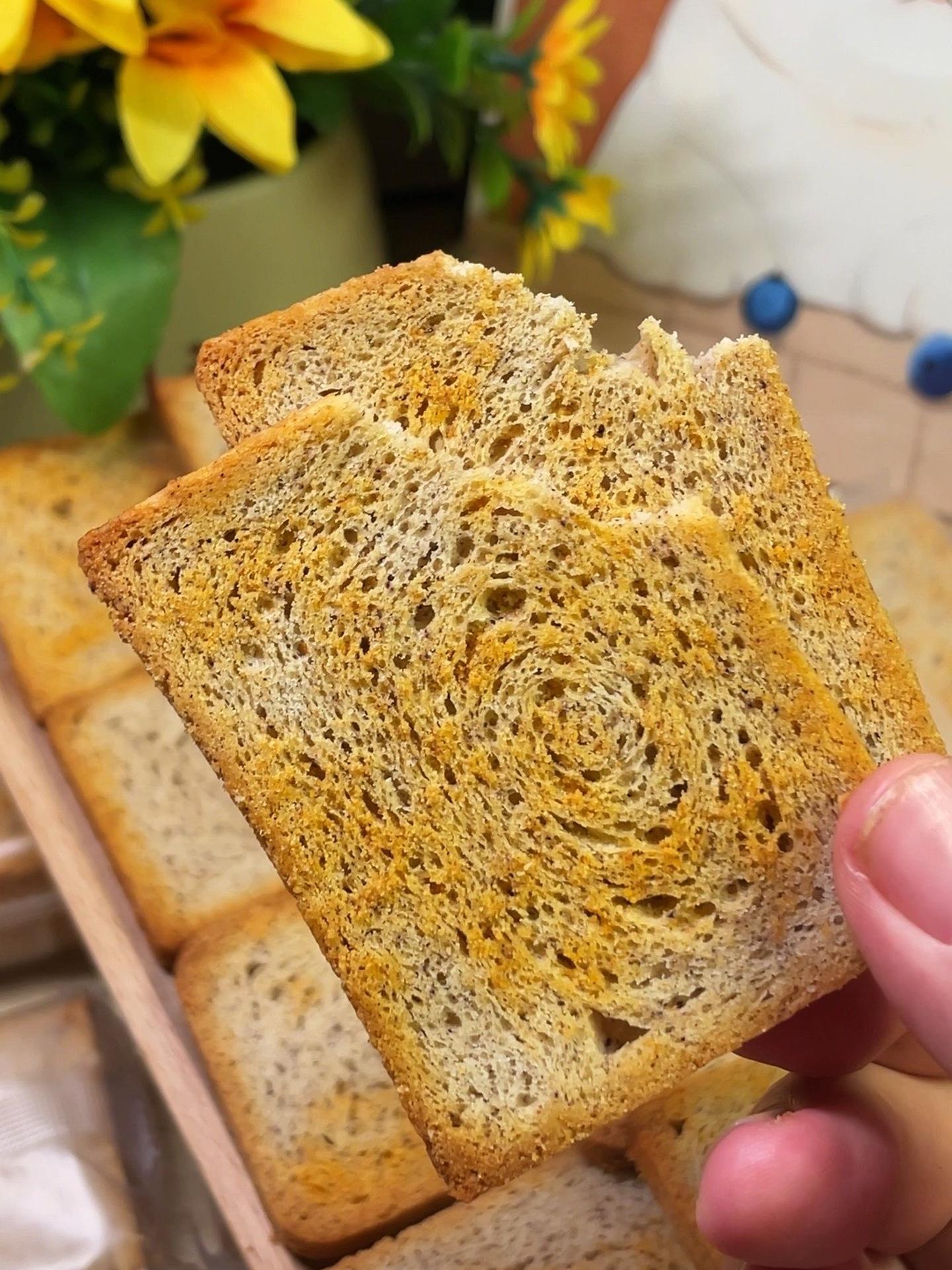 全麦粉做的粗粮烤馍片你吃过没?非油炸,烘烤出来的,香香脆脆的,越嚼越香 我的减肥日记 全麦