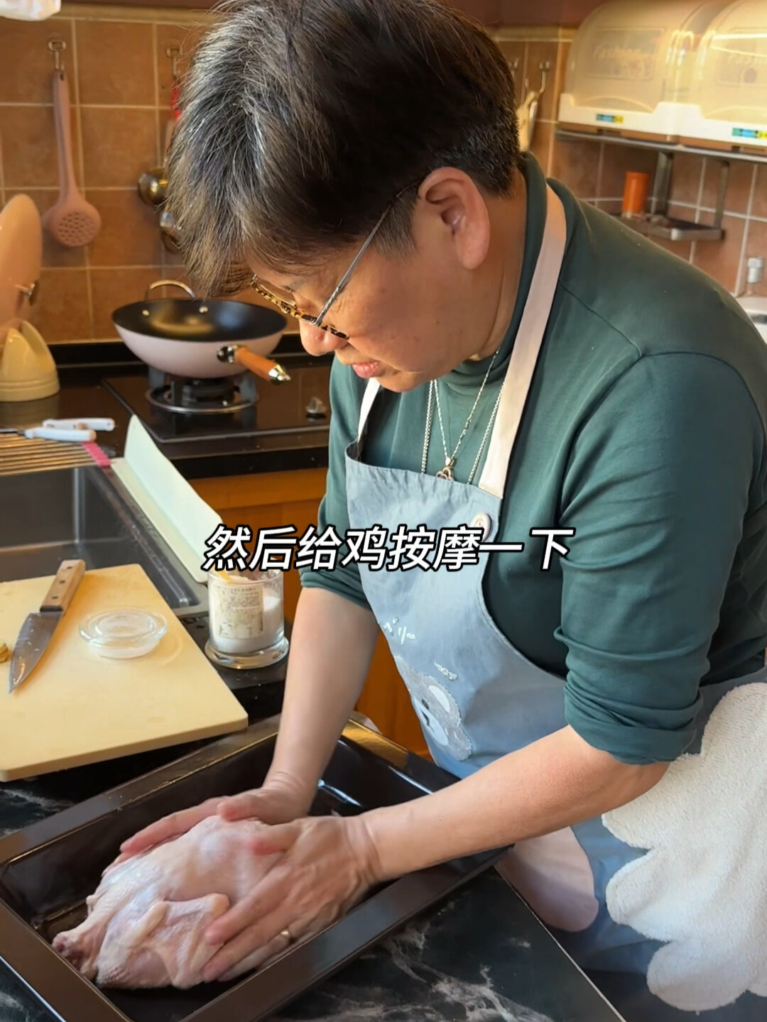 上海家常菜妈妈做的白斩鸡百吃不腻!