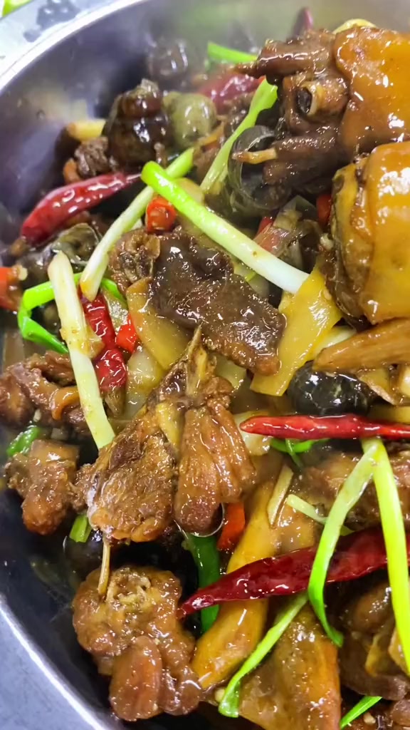 郴州经典名菜螺丝鸭,鲜香入味,汤汁都能泡饭吃
