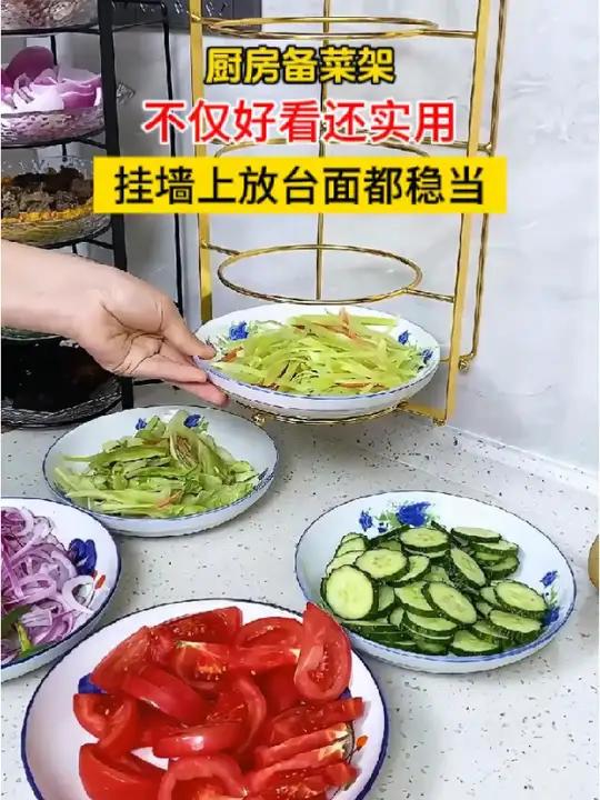 厨房里加个小架子,做饭做菜就不用把台面弄乱弄脏,不仅好看还实用,挂墙上放台面都稳当